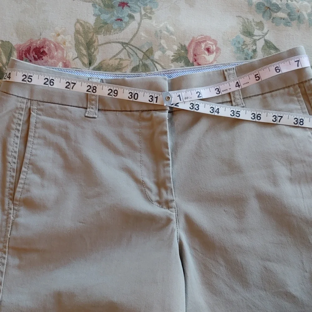 J. Crew 5" Khaki Cotton Stretch Chino Shorts in Women's Size 4 - Picture 7 of 17
